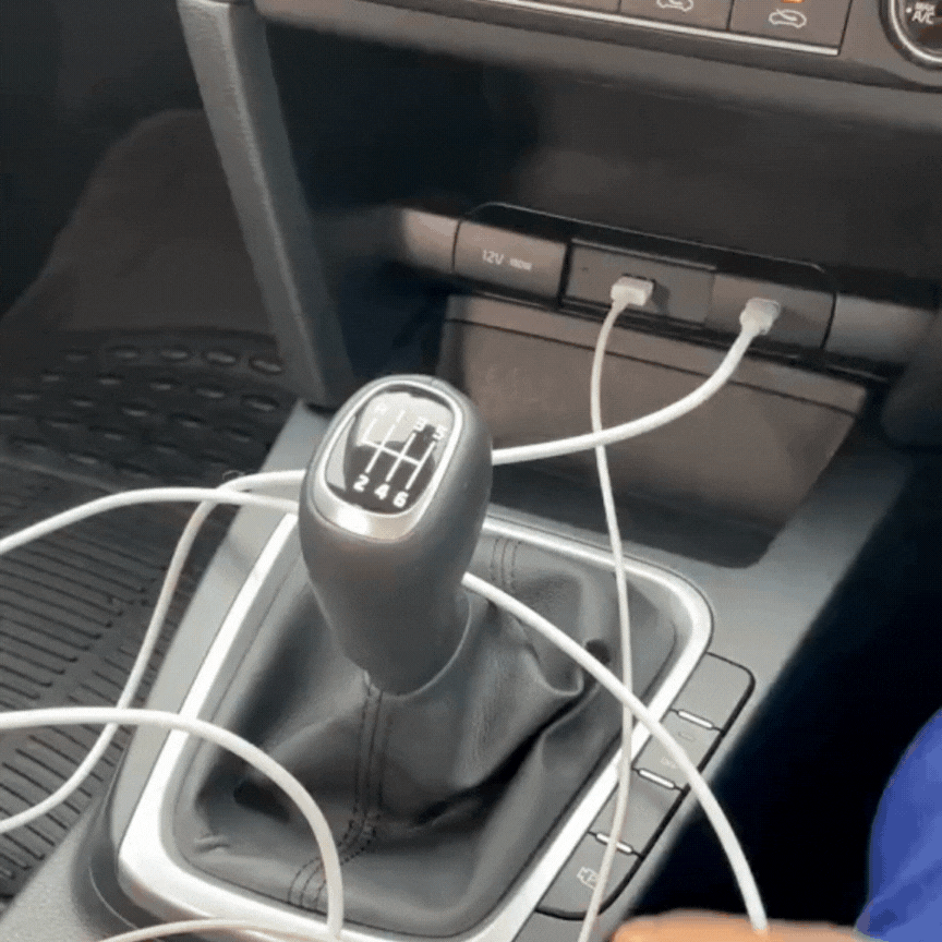 Cargador Retractil– 4 en 1 para Auto